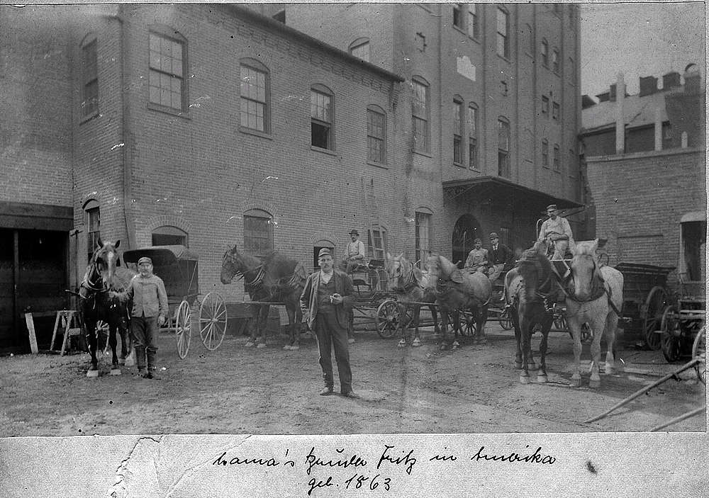 This is an exterior shot of an unknown brewery taken around 1900.  The man in the center is Friedrich Lieberich.  If you know what brewery this is please use the comments section to reply.

Click on image to enlarge it.

Photo from Reinhard Zell
