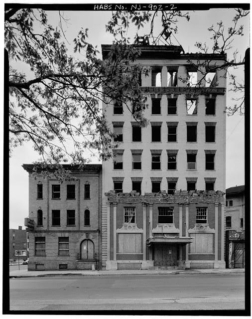 La Grange Apartment Building, 81 Lincoln Park, Newark, Essex County, NJ
Historic American Buildings Survey (Library of Congress)
Library of Congress, Prints and Photograph Division, Washington, D.C. 20540 USA
