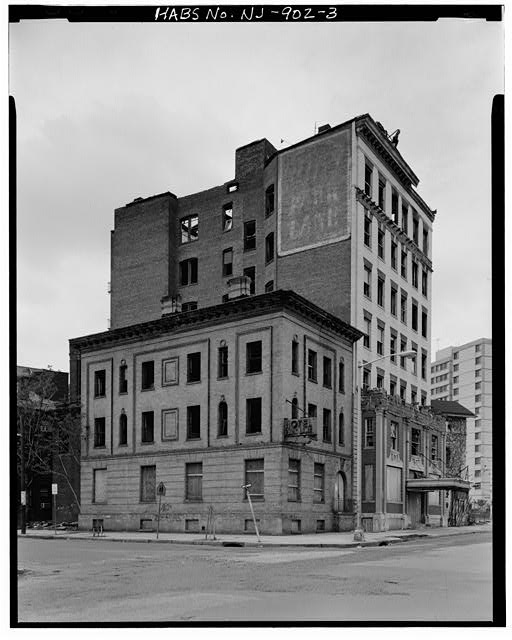 La Grange Apartment Building, 81 Lincoln Park, Newark, Essex County, NJ
Historic American Buildings Survey (Library of Congress)
Library of Congress, Prints and Photograph Division, Washington, D.C. 20540 USA
