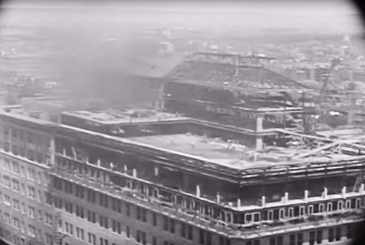 Construction of Kresge's
Construction of Kresge's in 1926
Image from "Sightseeing in Newark"
