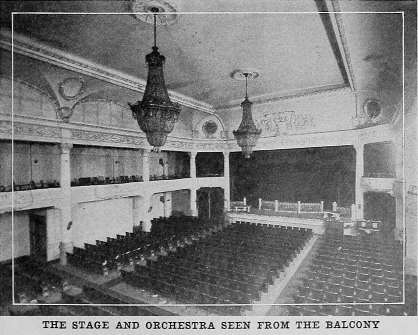 The Stage and Orchestra seen from the Balcony
Image from Gonzalo Alberto
