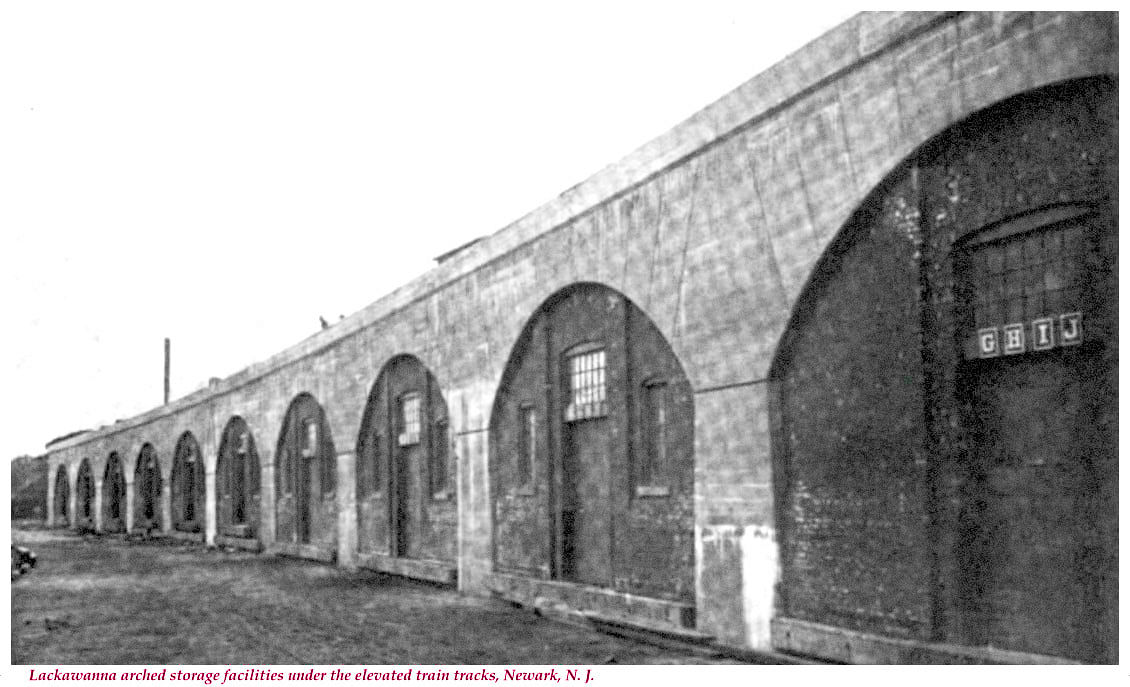 Storage Facility under the Elevated Tracks
Photo from Alberto Valdes
