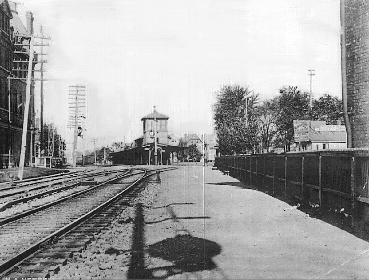At Roseville Avenue 1890
Before the roadways were elevated?
