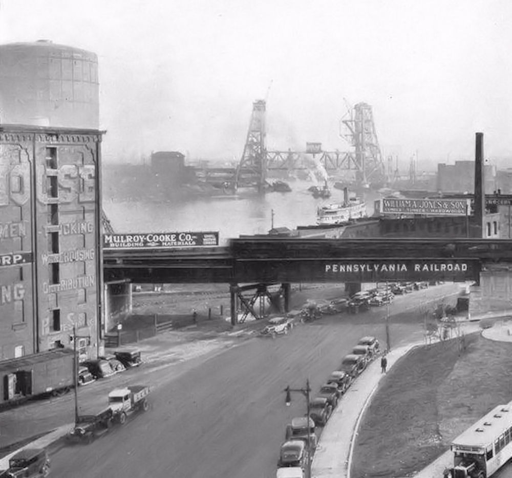 Passaic River - 1939
In background with the old Penn RR bridge across Front Street used by the Hudson Tubes 
Photo from Gonzalo Alberto
