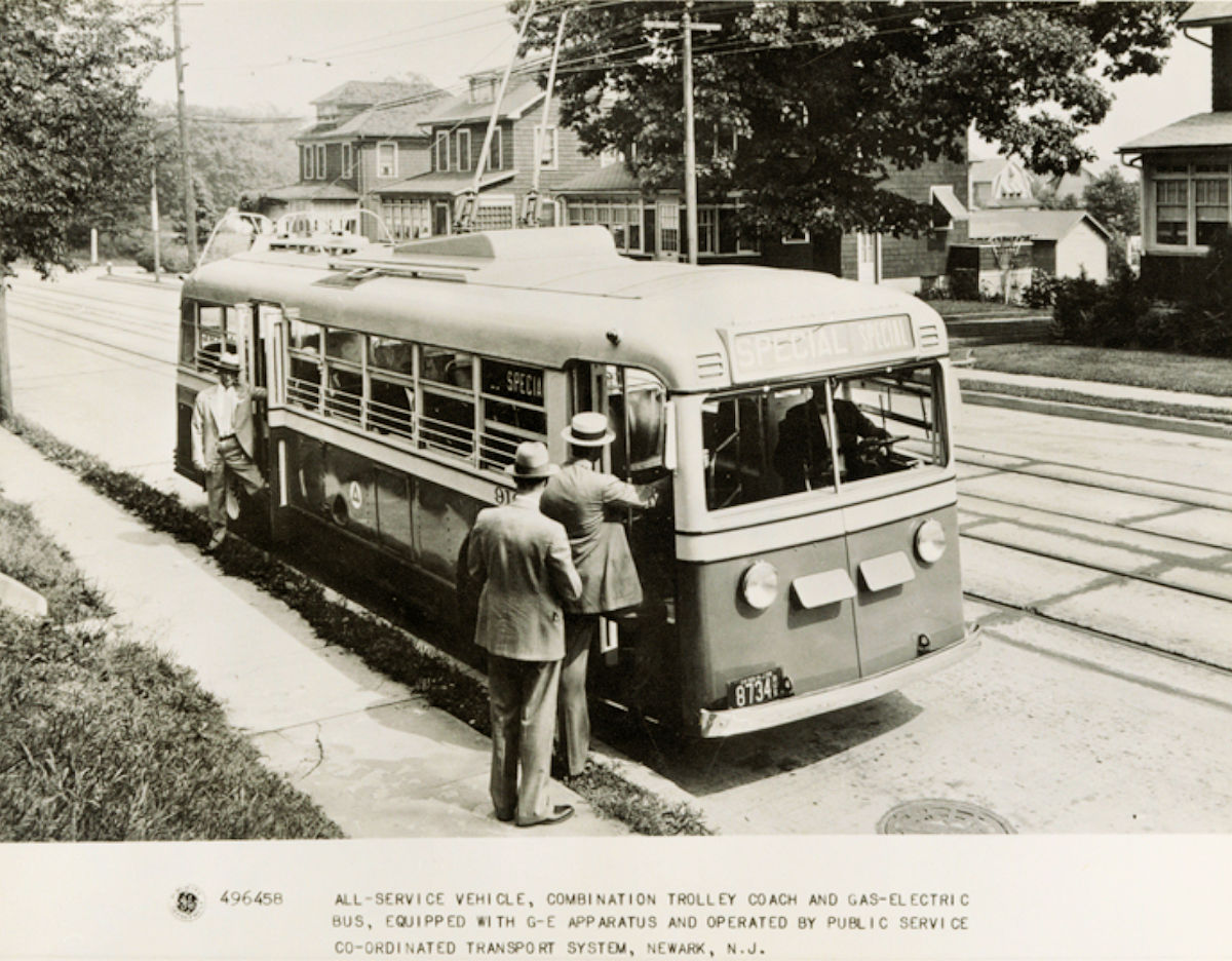 View of passengers boarding a General Electric trolley bus for the Public Service Coordinated Transport System
Photo from the Detroit Public Library
