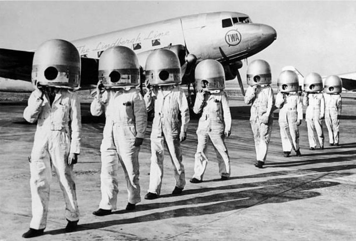 Parade Of Mechanics Having Propeller'S Envelopes On Their Heads In Newark Airport. (Photo by Keystone-France/Gamma-Keystone via Getty Images) Year unknown
